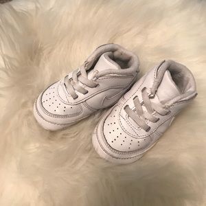 Nike Air Force 1s white